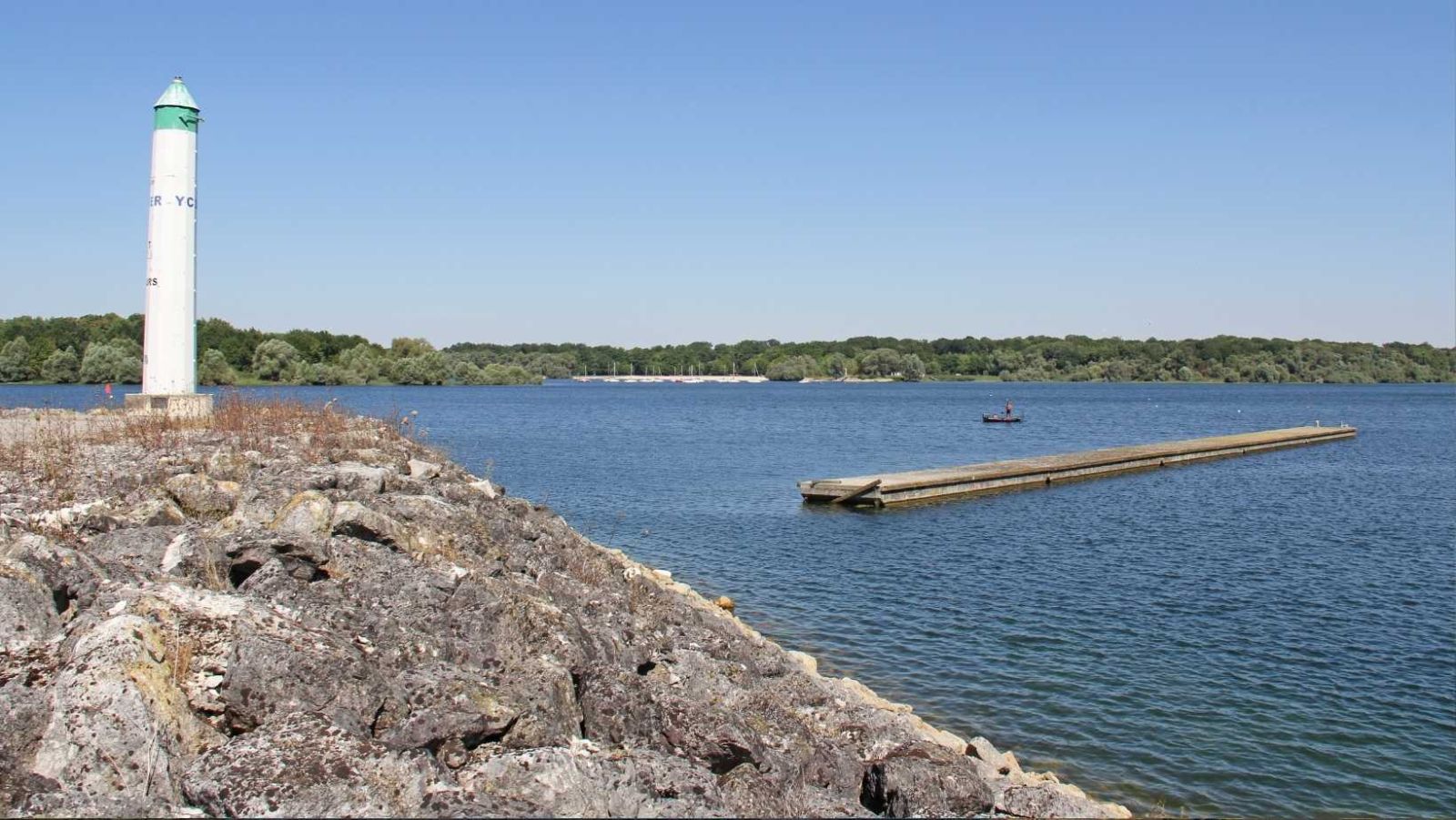 J'ai dormi dans une cabane flottante sur ce lac de Champagne et découvert 300 espèces d'oiseaux au réveil